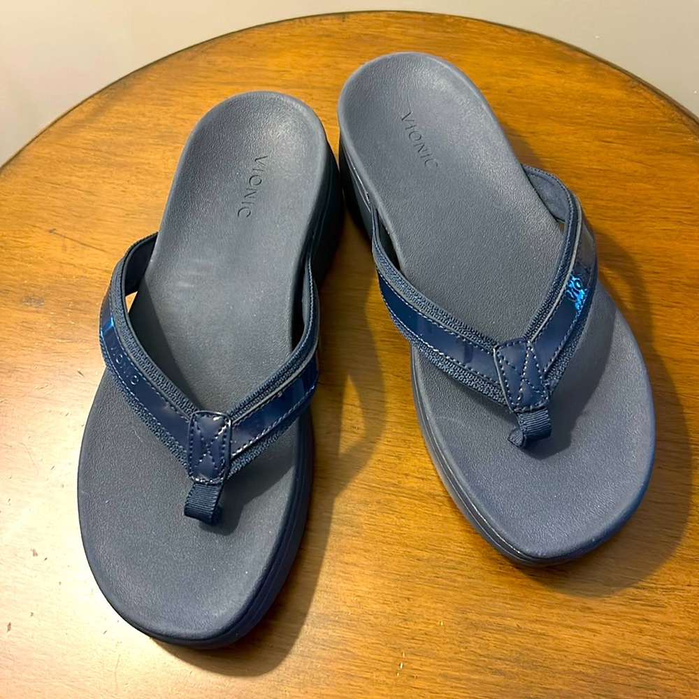 Vionic platform size 9 flip flops navy